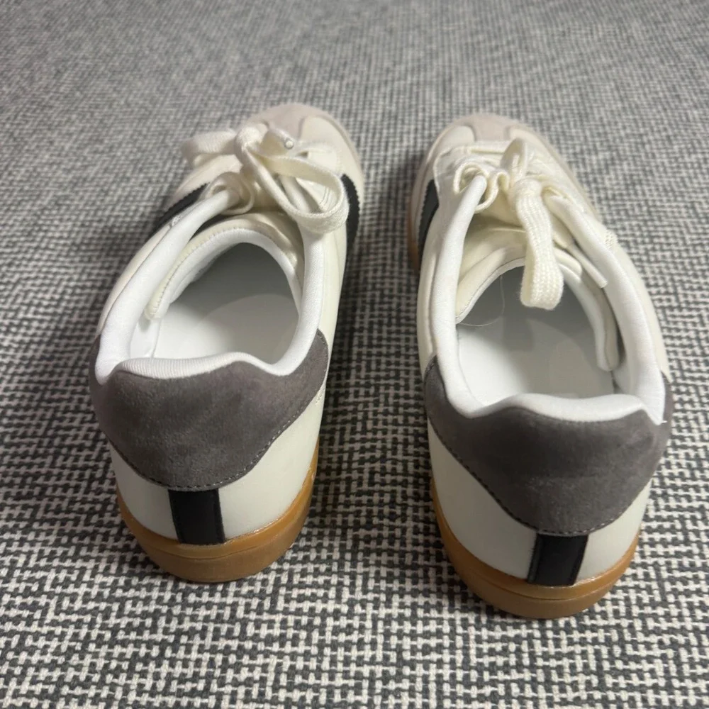 Universal Thread Women White Black Striped Gum Sole Sneakers 10 Memory Foam